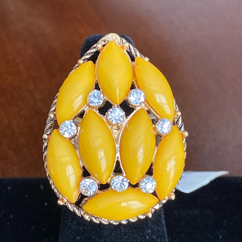 Teardrop Stretch Statement Ring